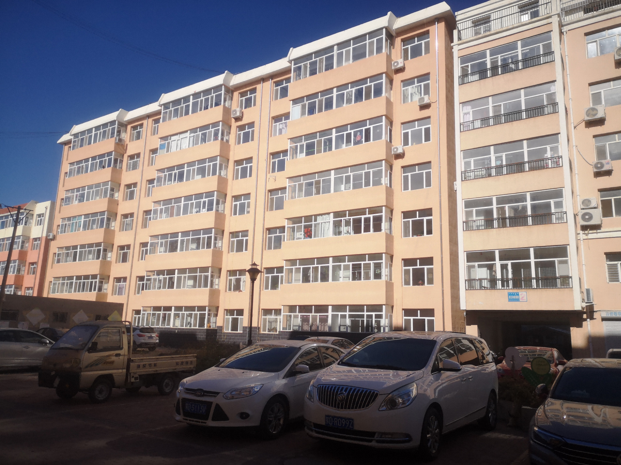内蒙古赤峰市天山镇西市路东和平巷北老工商局家属楼2#-5-501房产