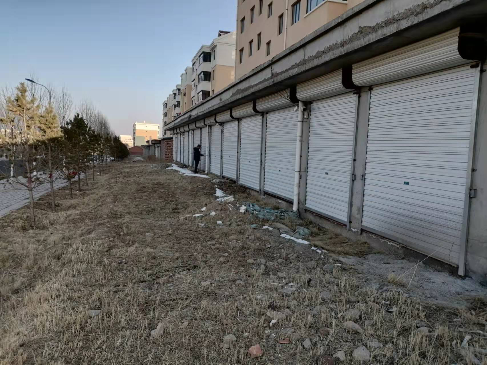内蒙古自治区乌兰察布市察右中旗科镇金熙嘉园2号楼门脸房由西往东数12号房产