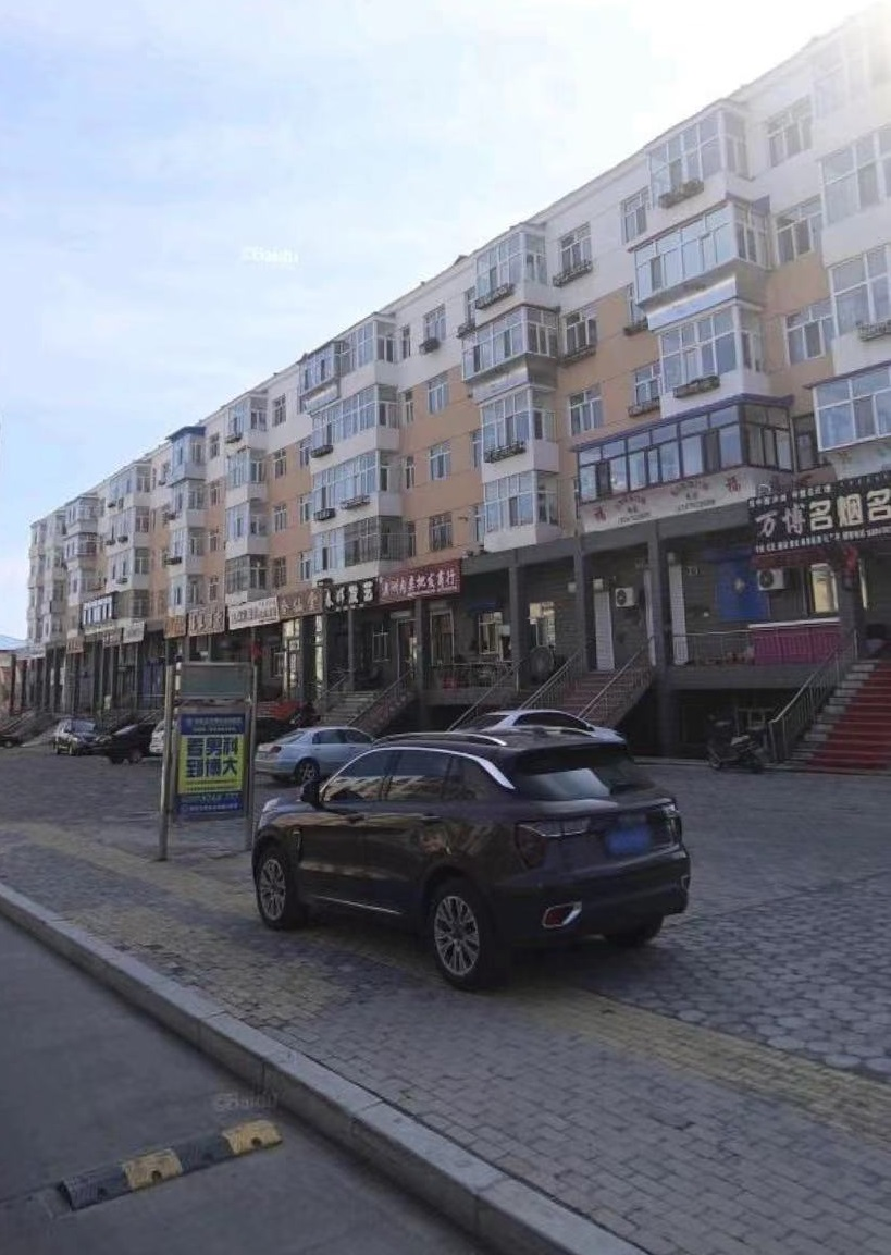 内蒙古呼伦贝尔市满洲里扎区满达路东、校园小区1号楼半地下室2号门市房产