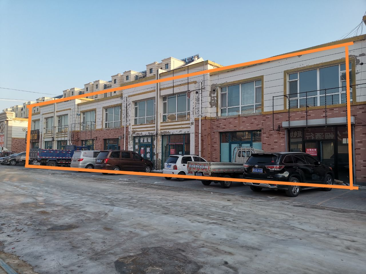内蒙古通辽市科尔沁区民航路五金建筑装饰材料城5-/-102号房产