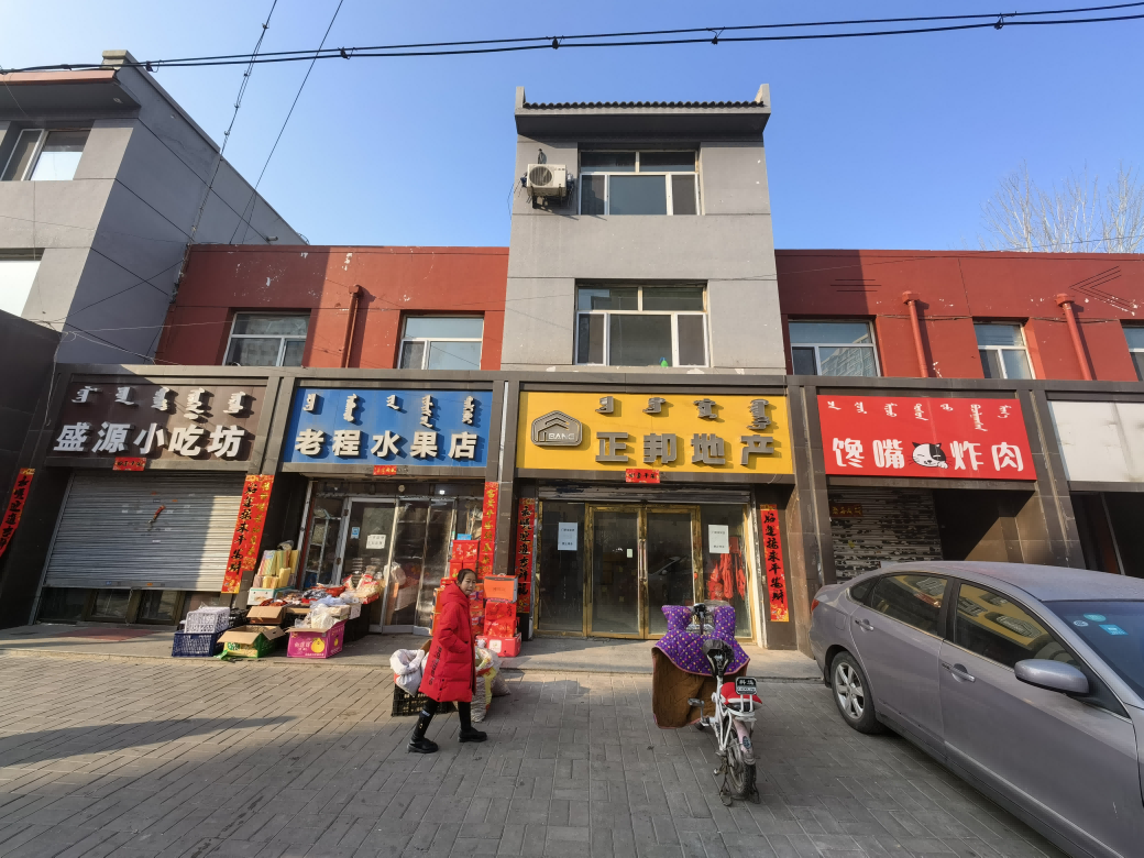 内蒙古呼市赛罕区水上公园北路公交四分公司院内1-2号楼1-31012.1022.1023.1031号房产