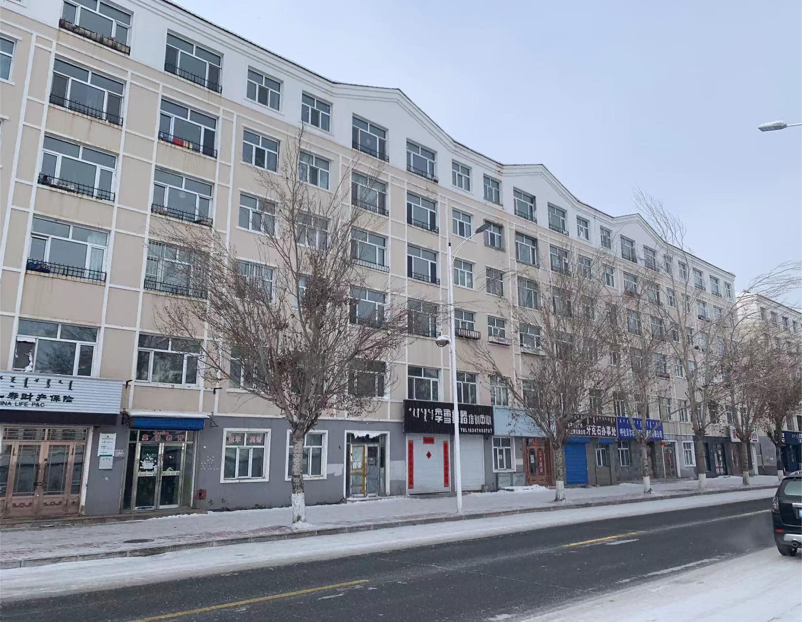 内蒙古自治区呼伦贝尔市牙克石市新工办事处越桔东小区12号楼1-10门市房产